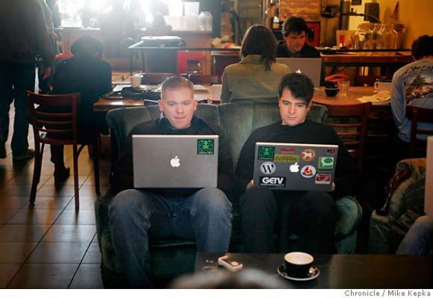 New ‘bedouins’ transform a laptop, cell phone and coffeehouse into their office